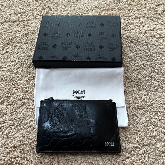 MCM men's lion embossed black with blue and grey mini zipped coin card holder - Picture 2 of 13